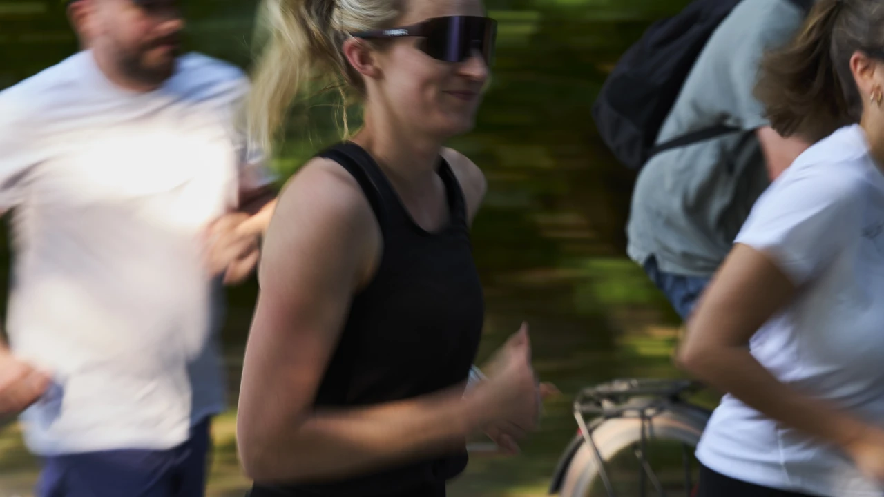 Bild von drei Menschen beim joggen