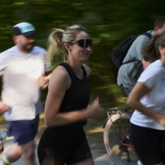 Bild von drei Menschen beim joggen
